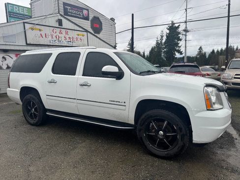 Used 2009 GMC Yukon XL Denali image 1