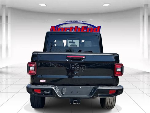 Used 2021 Jeep Gladiator Overland image 4
