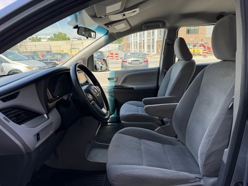 Used 2016 Toyota Sienna L FWD image 9