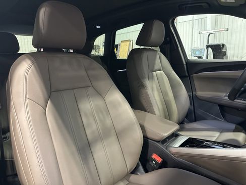 Used 2025 Audi Q5 2.0T Premium w/ Convenience Package image 14