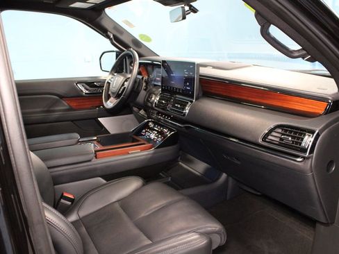 Used 2024 Lincoln Navigator L Reserve image 24