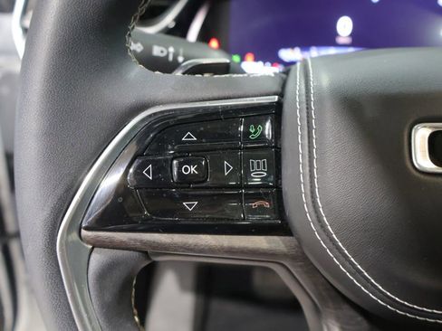Used 2023 Jeep Grand Cherokee Overland AWD/4WD image 38