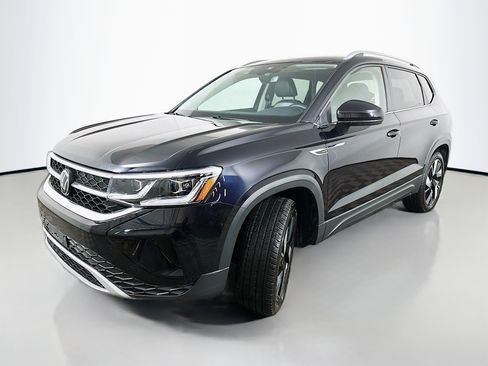 Used 2024 Volkswagen Taos SEL image 3