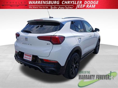 Used 2024 Buick Encore GX Sport Touring AWD/4WD image 3