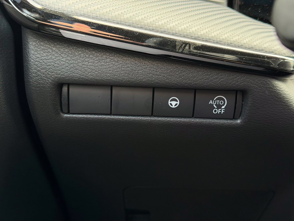Certified 2025 Nissan Kicks SR FWD image 27