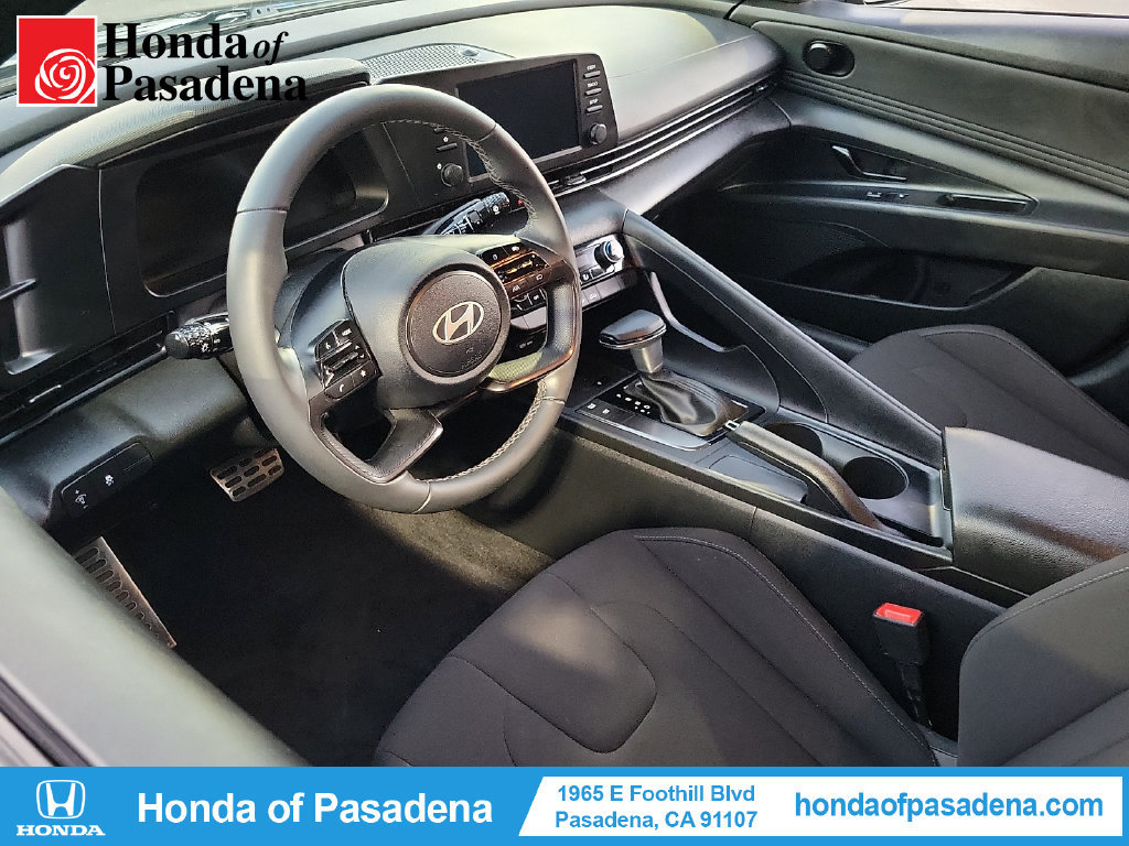 Used 2025 Hyundai Elantra Sport FWD image 9
