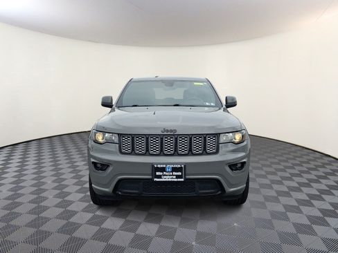 Used 2021 Jeep Grand Cherokee Laredo X AWD/4WD image 2