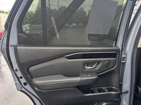Used 2024 Honda Pilot Touring image 10