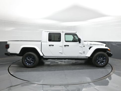 New 2026 Jeep Gladiator Sport AWD/4WD image 11