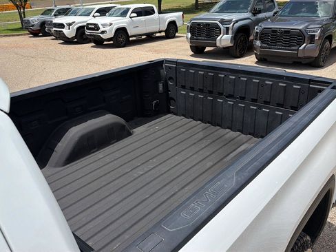 Used 2023 GMC Sierra 1500 AT4 w/ Technology Package AWD/4WD image 13