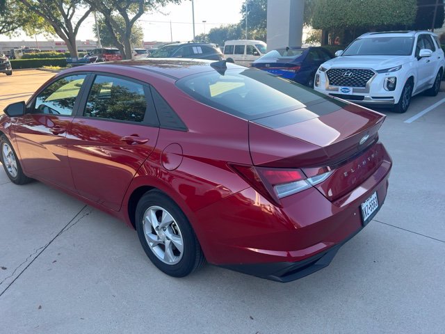Certified 2021 Hyundai Elantra SE w/ Cargo Package FWD image 4