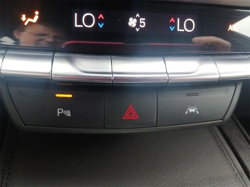 Used 2024 Cadillac XT4 Premium Luxury image 24