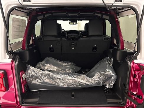 New 2026 Jeep Wrangler Unlimited Sahara w/ Whitecap Package AWD/4WD image 9