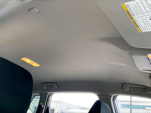 Used 2022 Nissan Rogue S image 13