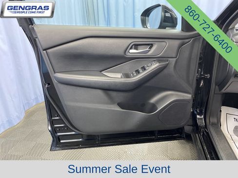 Used 2025 Nissan Rogue SV AWD/4WD image 12