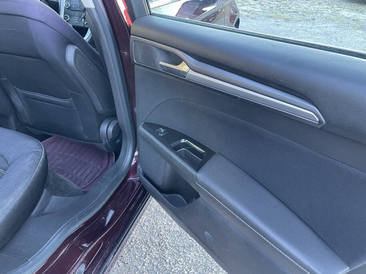 Used 2013 Ford Fusion SE FWD image 21