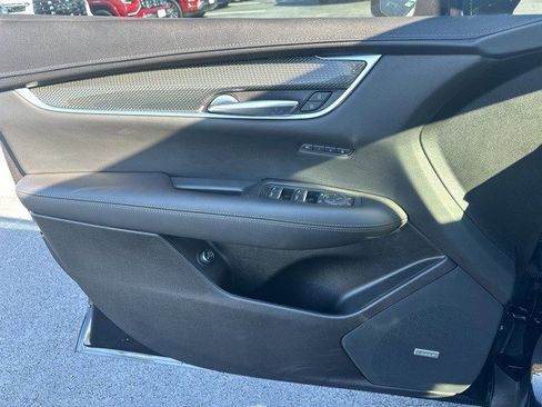 Certified 2022 Cadillac XT5 Sportv w/ LPO, ONYX Package image 19