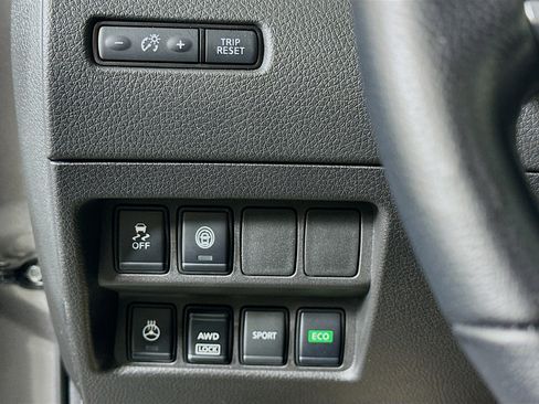 Used 2022 Nissan Rogue Sport SV image 17