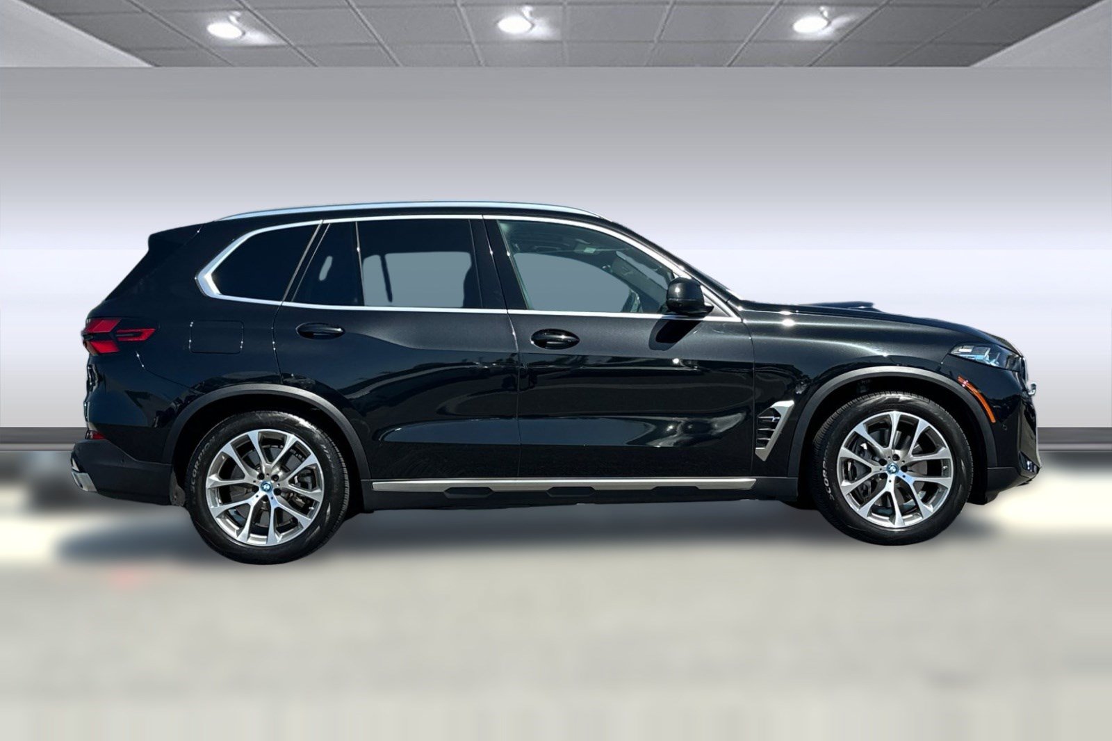 Used 2024 BMW X5 xDrive50e w/ Premium Package AWD/4WD image 8
