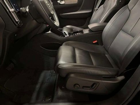 Used 2025 Volvo XC40 B5 Plus image 61