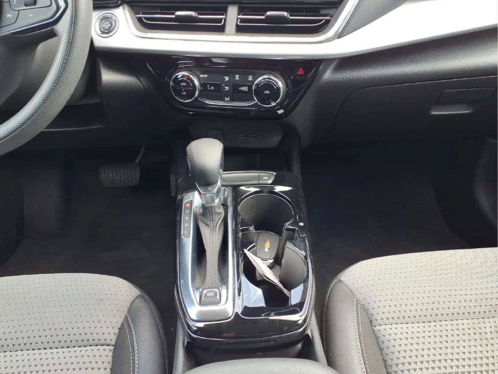 Used 2025 Chevrolet Trax LT FWD image 12