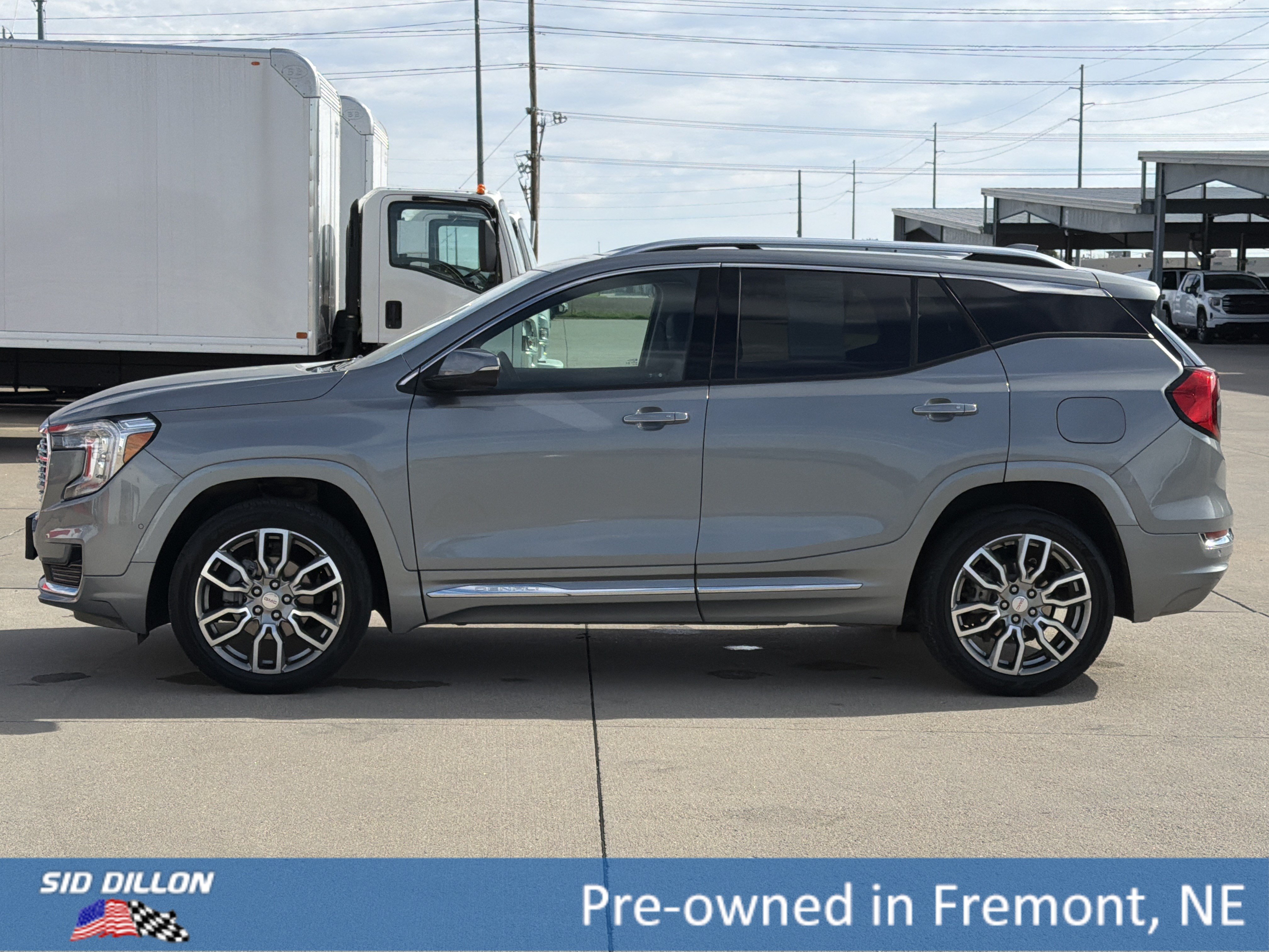 Used 2024 GMC Terrain Denali w/ Denali Premium Package AWD/4WD image 2