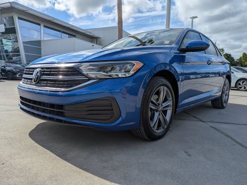 Certified 2023 Volkswagen Jetta SE image 8