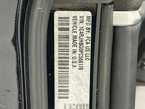 Used 2023 Jeep Grand Cherokee Limited image 28