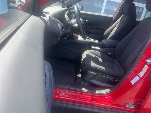 Used 2025 Honda HR-V Sport image 11
