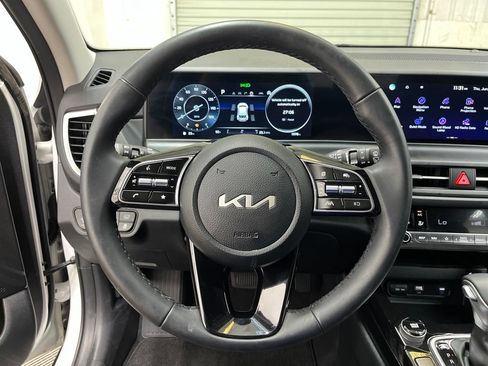 Used 2025 Kia Seltos EX AWD/4WD image 16