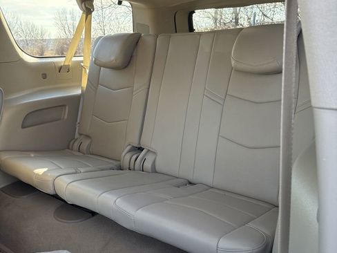 Used 2019 Cadillac Escalade ESV Premium Luxury image 29