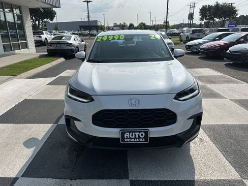 Used 2024 Honda HR-V LX image 2