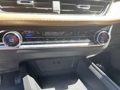 New 2026 Chevrolet Equinox ACTIV w/ Convenience Package III image 24