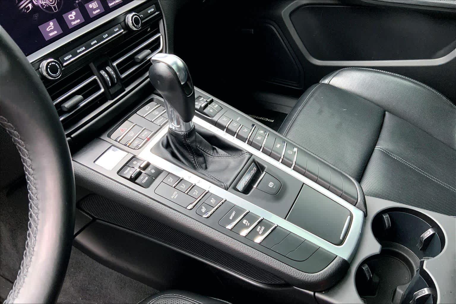 Used 2021 Porsche Macan AWD/4WD image 17