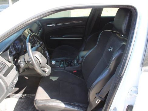 Used 2018 Chrysler 300 S w/ 300S Premium Group RWD image 10