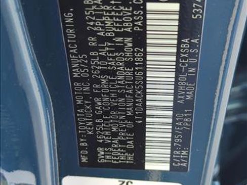 Used 2025 Toyota Camry SE FWD image 2