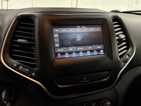 Used 2019 Jeep Cherokee Sport w/ Cold Weather Group image 21