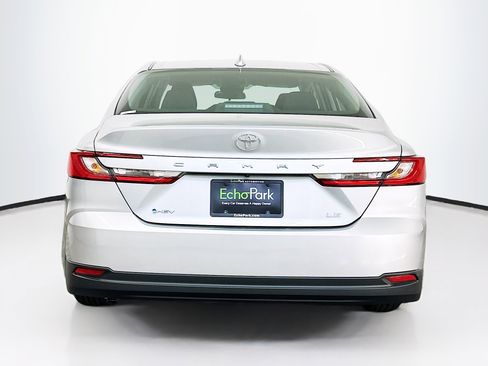 Used 2025 Toyota Camry LE image 7