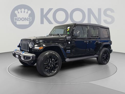 Used 2022 Jeep Wrangler Unlimited Sahara w/ Cold Weather Group AWD/4WD image 1
