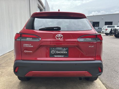 Used 2023 Toyota Corolla Cross XLE w/ Convenience Package FWD image 4