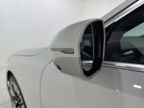 Used 2024 BMW 530i xDrive w/ Premium Package image 9