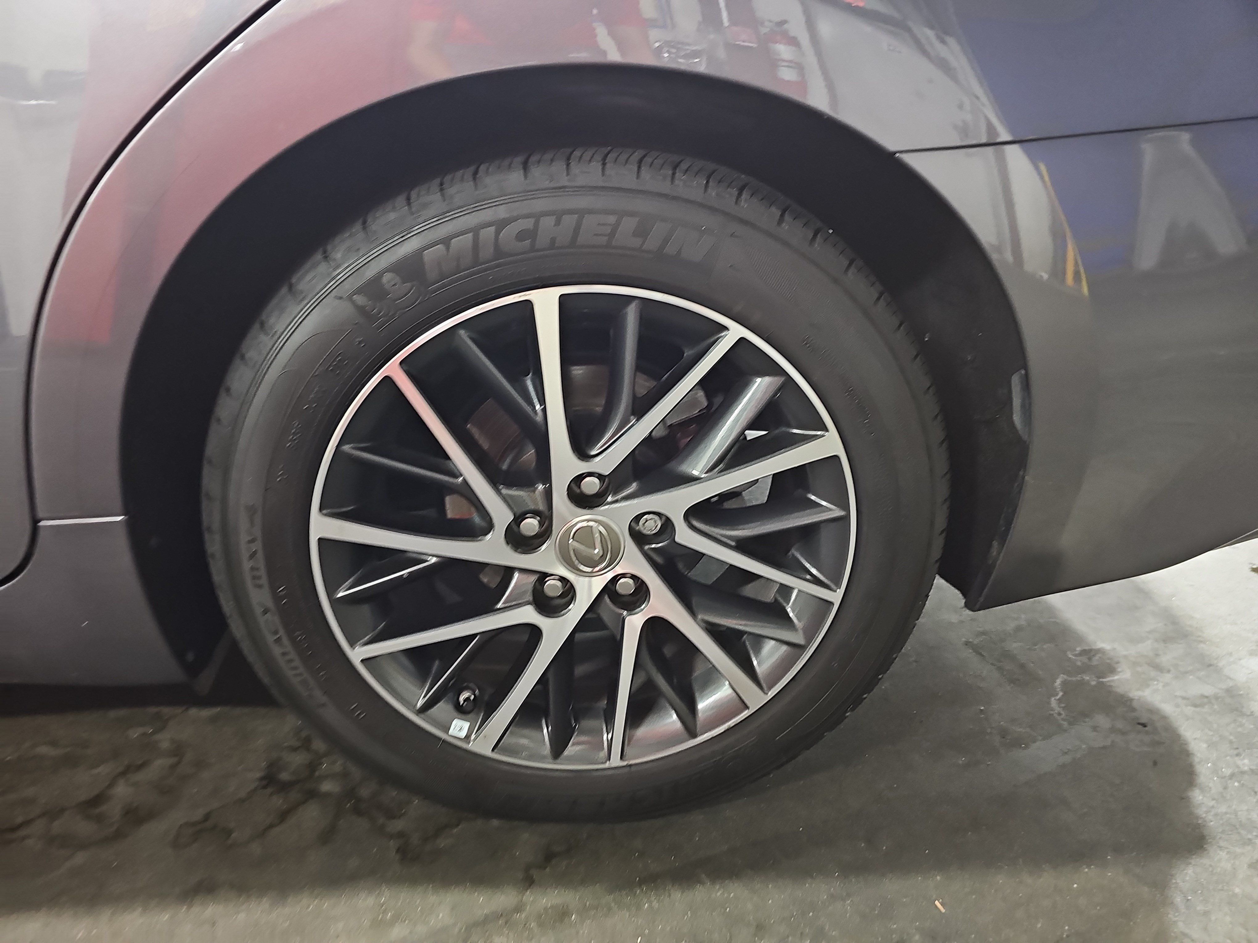 Used 2018 Lexus ES 350 w/ Luxury Package w/Wood Trim FWD image 34