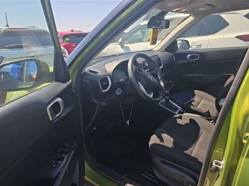 Used 2024 Hyundai Venue SEL FWD image 5