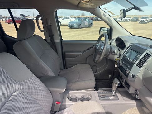 Used 2017 Nissan Frontier SV image 34