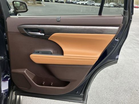 Used 2022 Toyota Highlander Platinum image 36