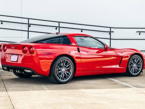Used 2005 Chevrolet Corvette Coupe w/ Preferred Equipment Group RWD image 48