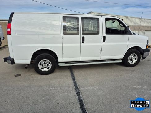 Used 2024 Chevrolet Express 2500 w/ Driver Convenience Package image 6
