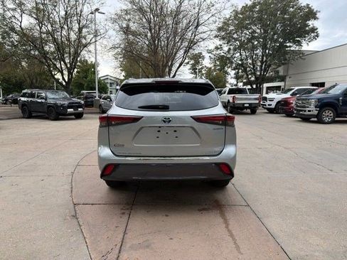 Used 2024 Toyota Highlander Limited AWD/4WD image 5