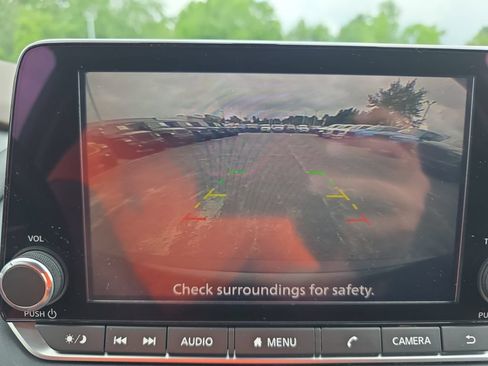 Used 2023 Nissan Rogue S AWD/4WD image 18