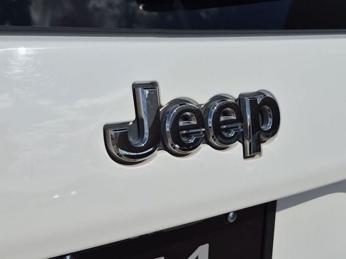 Used 2022 Jeep Cherokee Latitude Lux w/ Sun & Sound Group FWD image 12